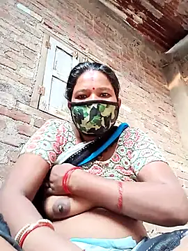 Snapshot of Kirti_sacsena chatting on April 2, 1:46 am Kirti sacsena online show from April 2, 1:46 am