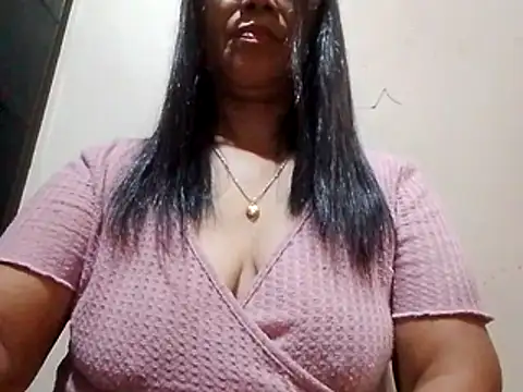 Snapshot of suzzie_hot chatting on February 9, 11:41 am suzzie hot online show from February 9, 11:41 am