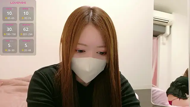 Snapshot of mei__27 chatting on May 6, 2:10 pm mei 27 online show from May 6, 2:10 pm