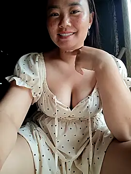Snapshot of lisn-cute chatting on June 8, 1:28 am lisn-cute online show from June 8, 1:28 am
