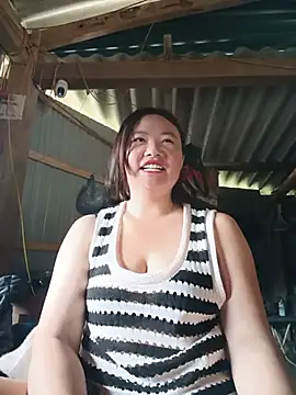 Snapshot of lisn-cute chatting on June 11, 2:22 am lisn-cute online show from June 11, 2:22 am