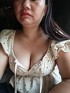Snapshot of lisn-cute chatting on June 23, 12:19 am lisn-cute online show from June 23, 12:19 am