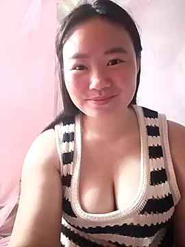 Snapshot of lisn-cute chatting on July 12, 12:22 am lisn-cute online show from July 12, 12:22 am