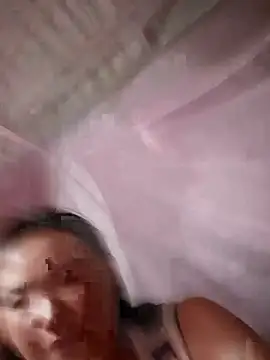 Snapshot of lisn-cute chatting on July 11, 12:00 am lisn-cute online show from July 11, 12:00 am