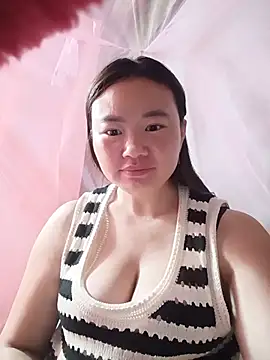 Snapshot of lisn-cute chatting on July 9, 11:48 pm lisn-cute online show from July 9, 11:48 pm
