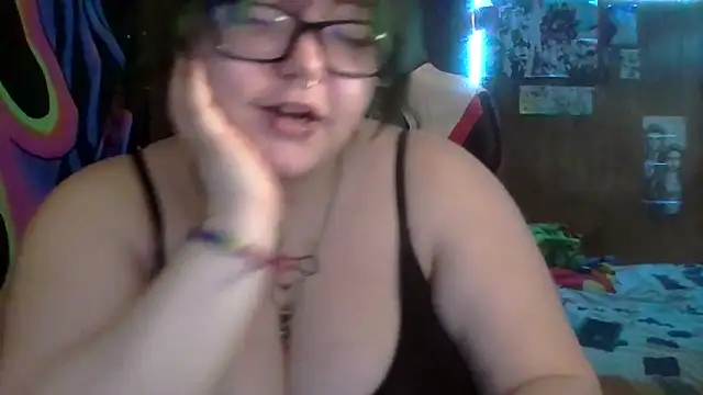 Snapshot of thatskarma chatting on February 20, 6:26 am thatskarma online show from February 20, 6:26 am