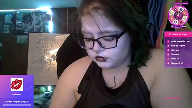 Snapshot of thatskarma chatting on February 23, 5:19 am thatskarma online show from February 23, 5:19 am