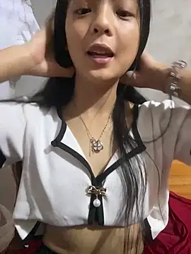 Snapshot of tenten110 chatting on February 25, 7:52 am tenten110 online show from February 25, 7:52 am