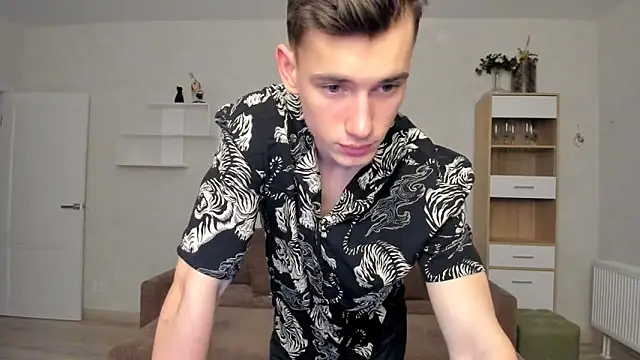 Max foks  online show from February 15, 5:01 pm