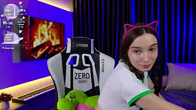 AnnyShore online show from February 24, 12:00 am