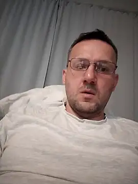 defaktor online show from April 4, 7:20 pm