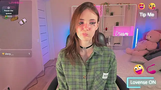 JennyferMore online show from June 2, 9:37 pm
