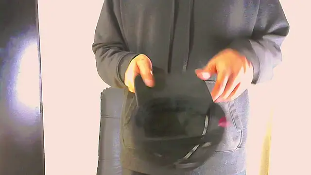 Snapshot of Thommas8a chatting on February 18, 1:58 am Thommas8a online show from February 18, 1:58 am