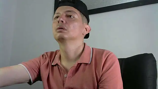 Snapshot of Thommas8a chatting on March 2, 4:35 am Thommas8a online show from March 2, 4:35 am