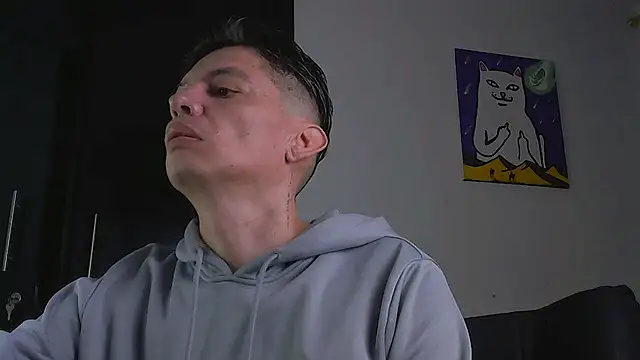 Snapshot of Thommas8a chatting on February 15, 2:01 am Thommas8a online show from February 15, 2:01 am