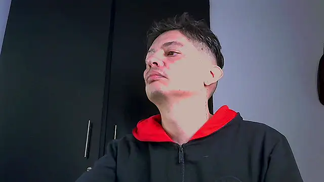 Snapshot of Thommas8a chatting on February 14, 2:56 am Thommas8a online show from February 14, 2:56 am