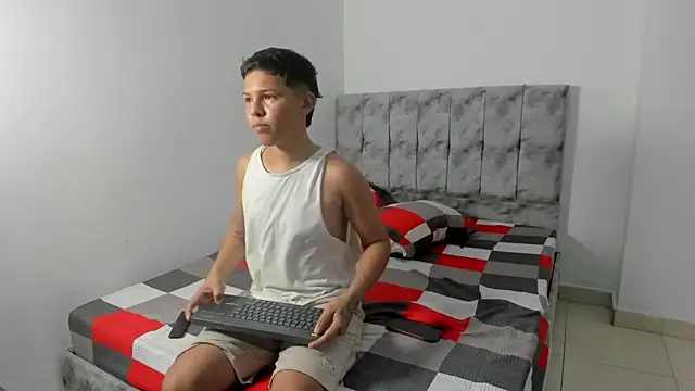 maykyboyx online show from March 3, 11:23 pm