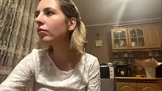 Snapshot of CharmingBlonde chatting on February 17, 6:27 pm CharmingBlonde online show from February 17, 6:27 pm