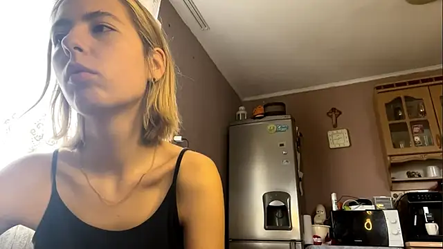 Snapshot of CharmingBlonde chatting on February 14, 11:43 am CharmingBlonde online show from February 14, 11:43 am