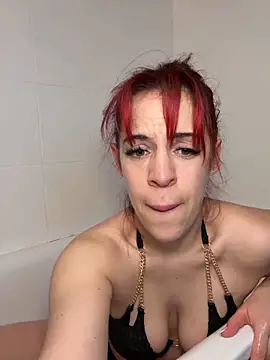 Snapshot of Roxysophie chatting on February 25, 6:35 am Roxysophie online show from February 25, 6:35 am