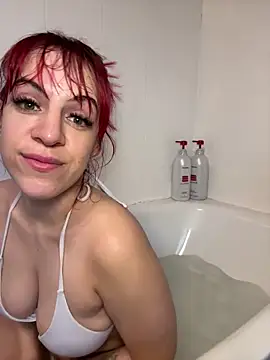 Snapshot of Roxysophie chatting on February 13, 10:48 am Roxysophie online show from February 13, 10:48 am