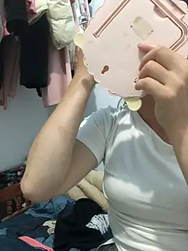 cuty lusy online show from May 24, 5:29 am
