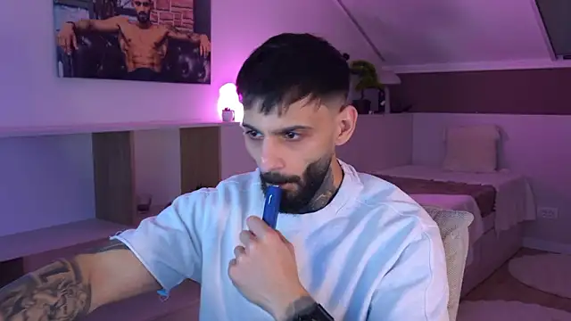 Snapshot of TristanGrey chatting on February 23, 7:09 am TristanGrey online show from February 23, 7:09 am