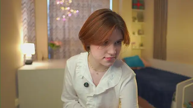 Snapshot of BelleHayton chatting on February 15, 5:52 am BelleHayton online show from February 15, 5:52 am