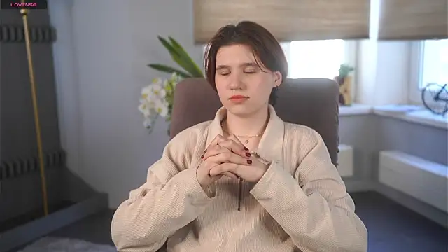 Snapshot of BelleHayton chatting on February 12, 11:21 am BelleHayton online show from February 12, 11:21 am