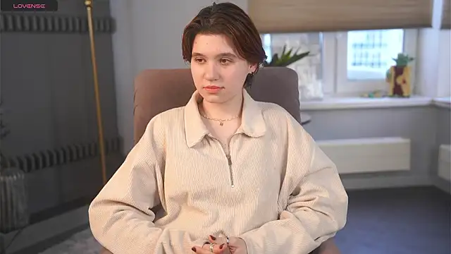 Snapshot of BelleHayton chatting on February 13, 4:23 am BelleHayton online show from February 13, 4:23 am