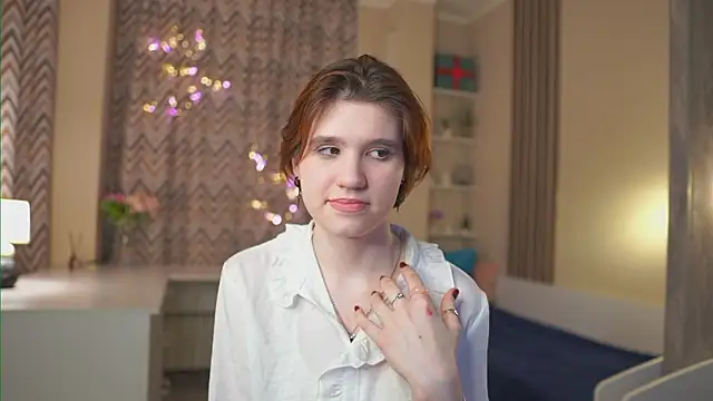 Snapshot of BelleHayton chatting on February 17, 2:36 pm BelleHayton online show from February 17, 2:36 pm