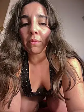 Snapshot of Latinaelisa chatting on June 5, 3:44 am Latinaelisa online show from June 5, 3:44 am