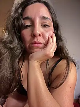 Snapshot of Latinaelisa chatting on June 10, 3:41 am Latinaelisa online show from June 10, 3:41 am