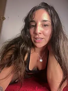 Snapshot of Latinaelisa chatting on May 1, 3:11 am Latinaelisa online show from May 1, 3:11 am