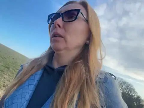 Snapshot of JenyJanys chatting on March 3, 4:03 pm JenyJanys online show from March 3, 4:03 pm