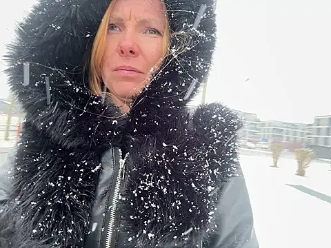 Snapshot of JenyJanys chatting on February 18, 12:01 pm JenyJanys online show from February 18, 12:01 pm