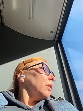 Snapshot of JenyJanys chatting on February 26, 2:17 pm JenyJanys online show from February 26, 2:17 pm