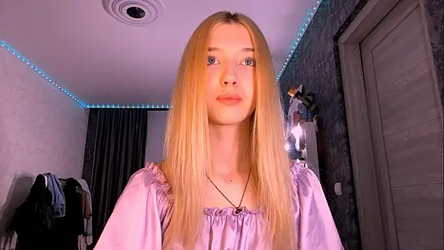 Snapshot of TaliCaan chatting on February 15, 12:04 pm TaliCaan online show from February 15, 12:04 pm