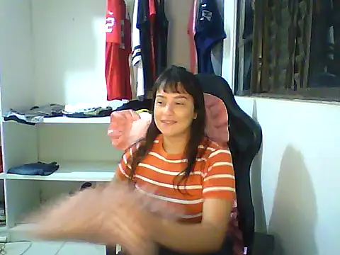 Snapshot of lolo9955 chatting on March 2, 2:57 pm lolo9955 online show from March 2, 2:57 pm