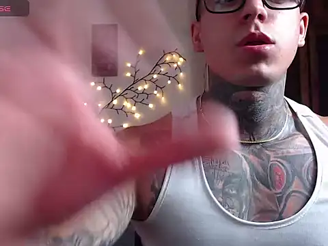 maxstrom111 online show from March 10, 3:38 pm