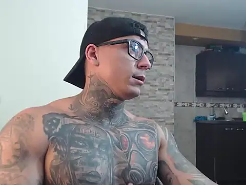 maxstrom111 online show from February 7, 5:43 pm