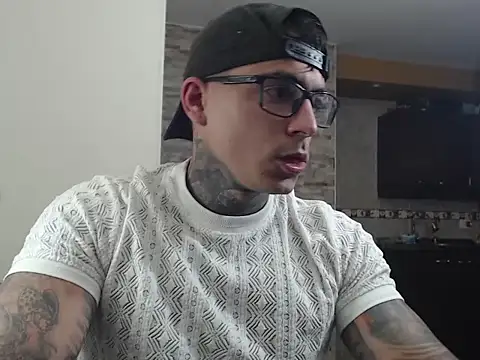 maxstrom111 online show from February 8, 7:44 pm