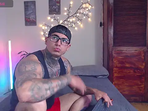 maxstrom111 online show from March 11, 5:18 pm