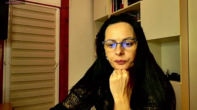 MiriamDelyn online show from February 28, 6:18 pm