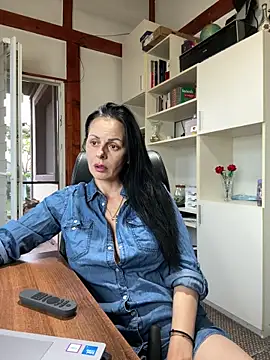 MiriamDelyn online show from May 31, 5:40 pm