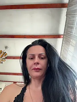 Snapshot of MiriamDelyn chatting on July 18, 6:44 am MiriamDelyn online show from July 18, 6:44 am