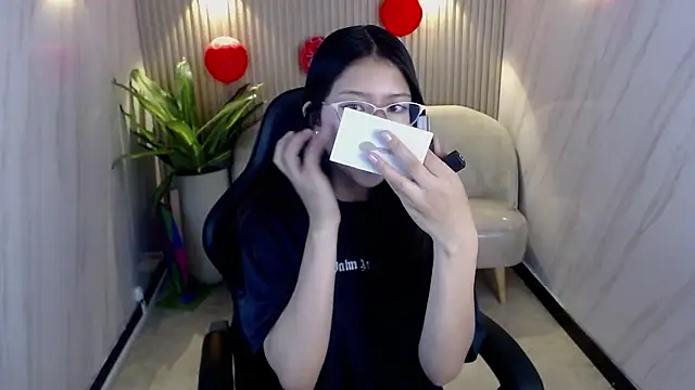 Snapshot of dani_tf chatting on March 1, 1:44 pm dani tf online show from March 1, 1:44 pm