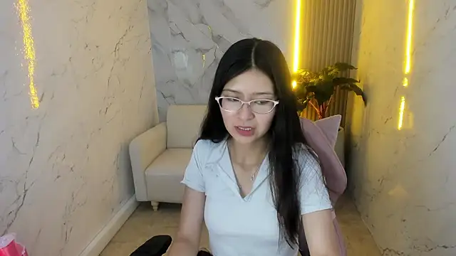 Snapshot of dani_tf chatting on February 13, 1:33 pm dani tf online show from February 13, 1:33 pm