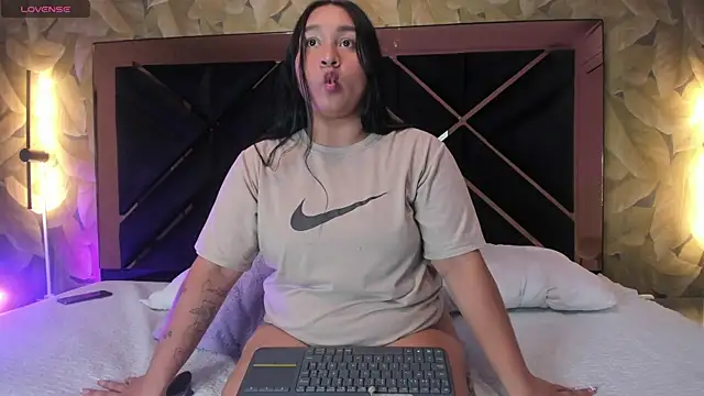 Alanna-Brooke online show from February 22, 4:37 am