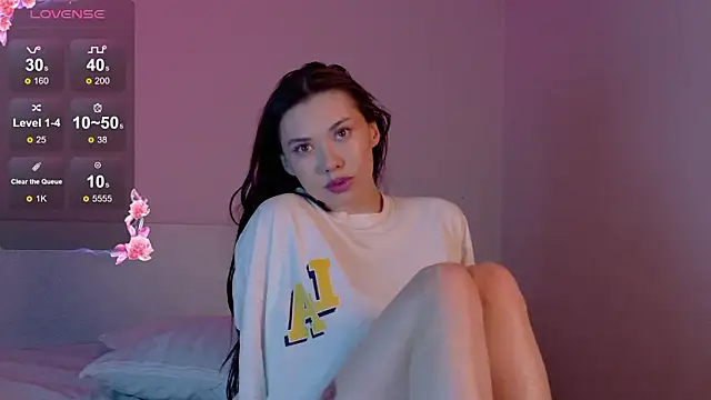 gwenonl1ne online show from March 22, 1:45 pm